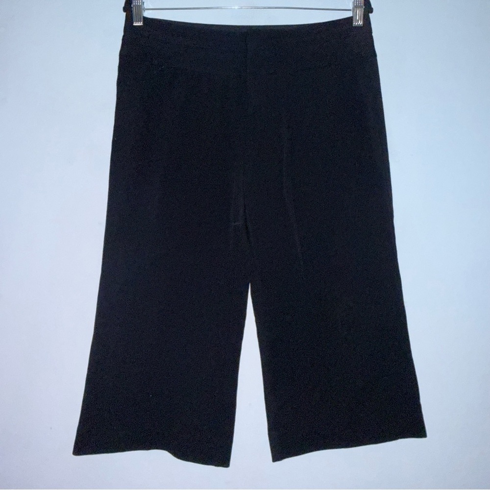 Maurices size 5/6 black capri pants